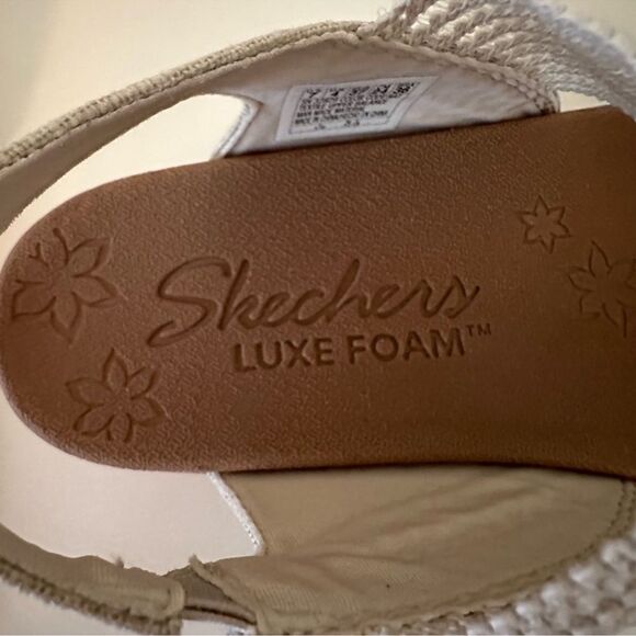 Skechers Beverlee Luxe foam low wedge cork slip on sandals. Size 7. - Picture 6 of 9